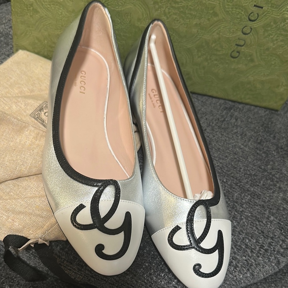 Gucci Black and White Flats with Elegant Design - Picture 7 of 8